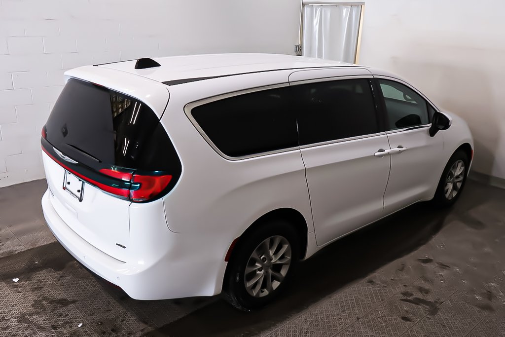 2023 Chrysler Pacifica TOURING L + AWD + STOW N GO in Terrebonne, Quebec - 10 - w1024h768px
