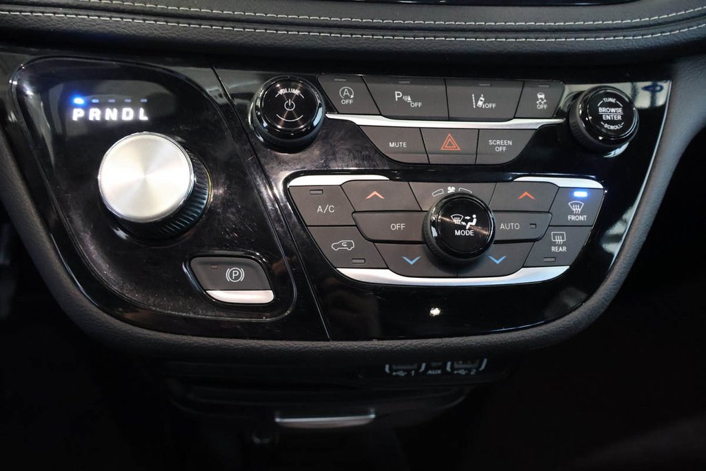 2023 Chrysler Pacifica TOURING + 7 PASSAGERS + CARPLAY in Terrebonne, Quebec - 19 - w1024h768px