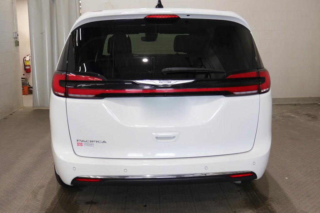 2023 Chrysler Pacifica TOURING + 7 PASSAGERS + CARPLAY in Terrebonne, Quebec - 5 - w1024h768px