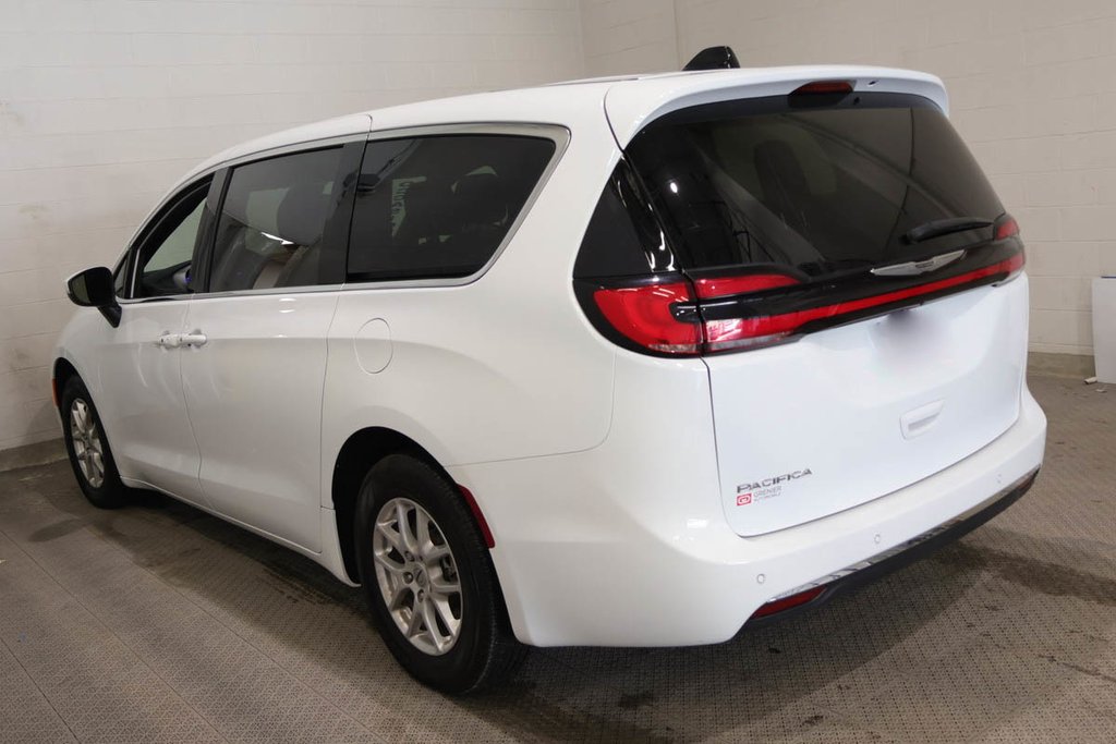 2023 Chrysler Pacifica TOURING + 7 PASSAGERS + CARPLAY in Terrebonne, Quebec - 4 - w1024h768px