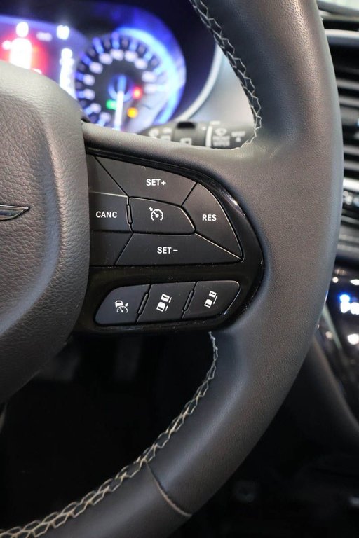 2023 Chrysler Pacifica TOURING + 7 PASSAGERS + CARPLAY in Terrebonne, Quebec - 15 - w1024h768px