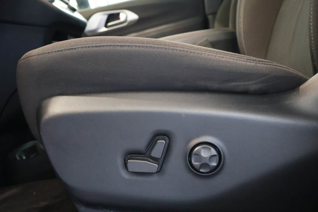 2023 Chrysler Pacifica TOURING + 7 PASSAGERS + CARPLAY in Terrebonne, Quebec - 11 - w1024h768px