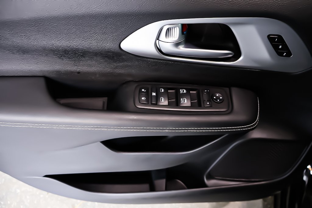 2024 Chrysler Pacifica TOURING L + ALLURE S + TOIT OUVRANT PANO in Terrebonne, Quebec - 29 - w1024h768px