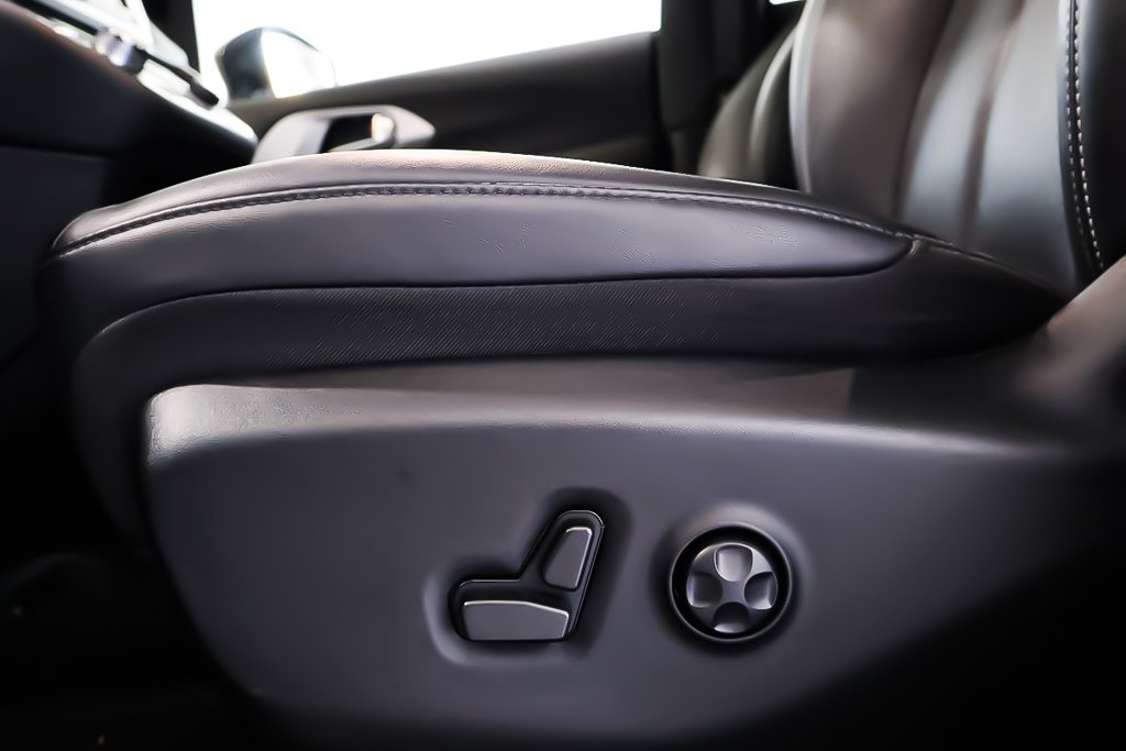 2024 Chrysler Pacifica TOURING L + ALLURE S + TOIT OUVRANT PANO in Terrebonne, Quebec - 15 - w1024h768px