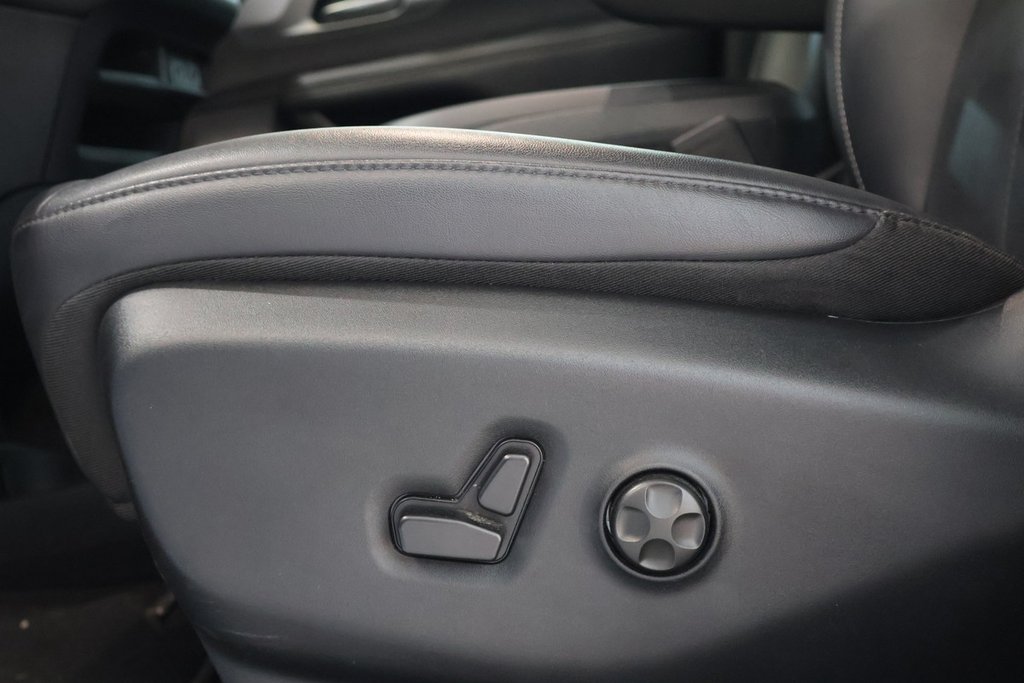 2025 Chrysler Pacifica SELECT + 7 PASSAGERS in Terrebonne, Quebec - 7 - w1024h768px