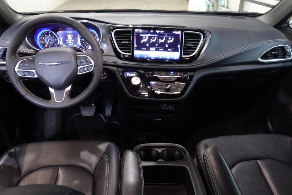 2025 Chrysler Pacifica SELECT + 7 PASSAGERS in Terrebonne, Quebec - 9 - w1024h768px