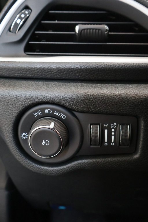 2025 Chrysler Pacifica SELECT + 7 PASSAGERS in Terrebonne, Quebec - 19 - w1024h768px