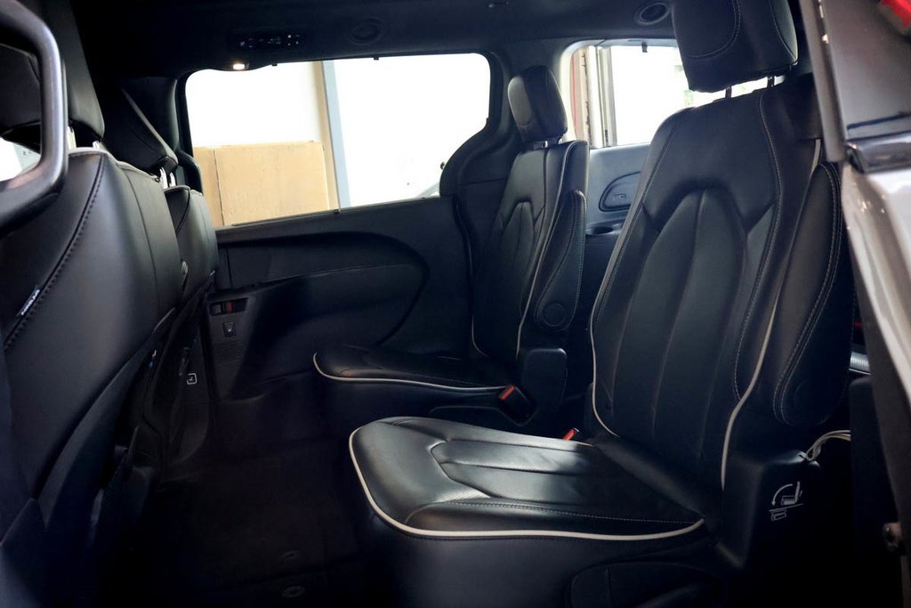 2025 Chrysler Pacifica LIMITED + APPARENCE S + TOIT OUVRANT PANO in Terrebonne, Quebec - 31 - w1024h768px