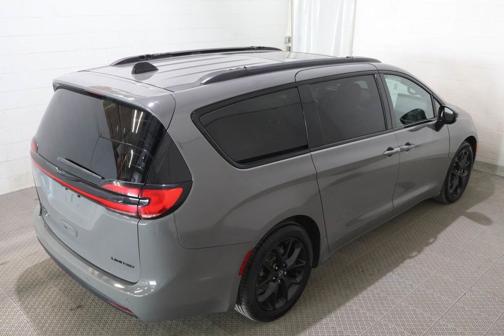 2025 Chrysler Pacifica LIMITED + APPARENCE S + TOIT OUVRANT PANO in Terrebonne, Quebec - 10 - w1024h768px