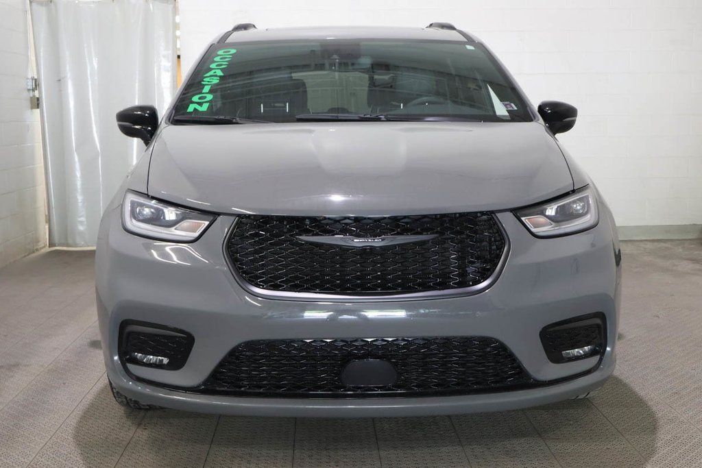 2025 Chrysler Pacifica LIMITED + APPARENCE S + TOIT OUVRANT PANO in Terrebonne, Quebec - 2 - w1024h768px