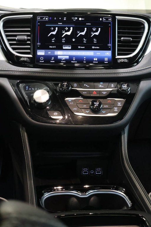2025 Chrysler Pacifica LIMITED + APPARENCE S + TOIT OUVRANT PANO in Terrebonne, Quebec - 23 - w1024h768px