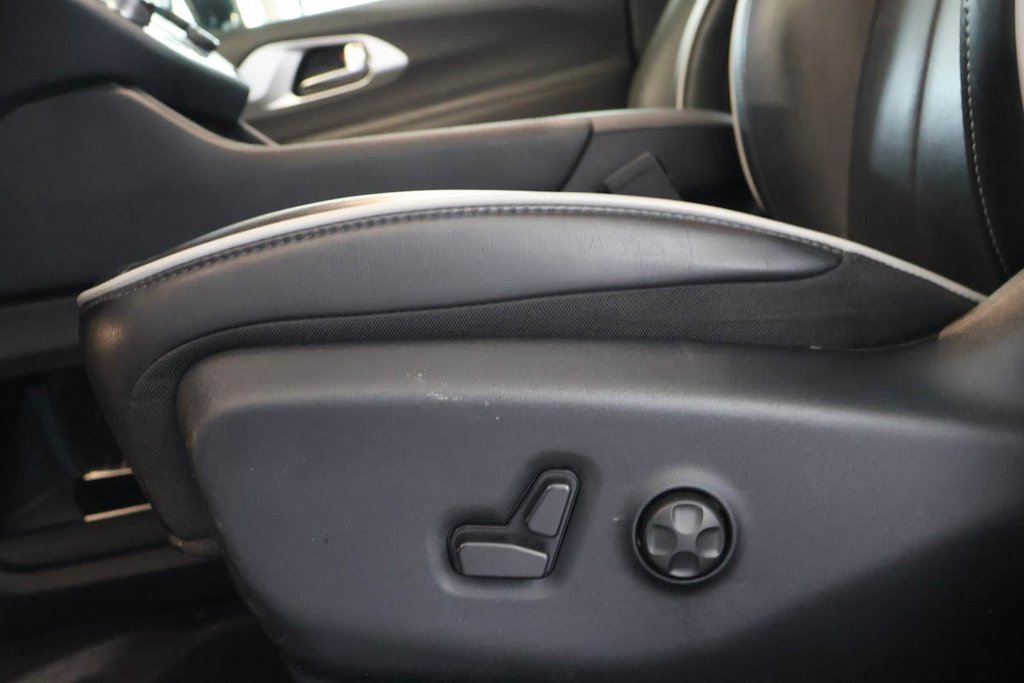 2025 Chrysler Pacifica LIMITED + APPARENCE S + TOIT OUVRANT PANO in Terrebonne, Quebec - 15 - w1024h768px
