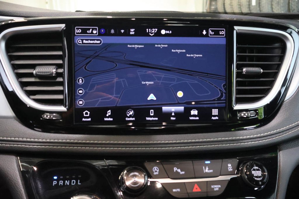 2025 Chrysler Pacifica LIMITED + APPARENCE S + TOIT OUVRANT PANO in Terrebonne, Quebec - 26 - w1024h768px