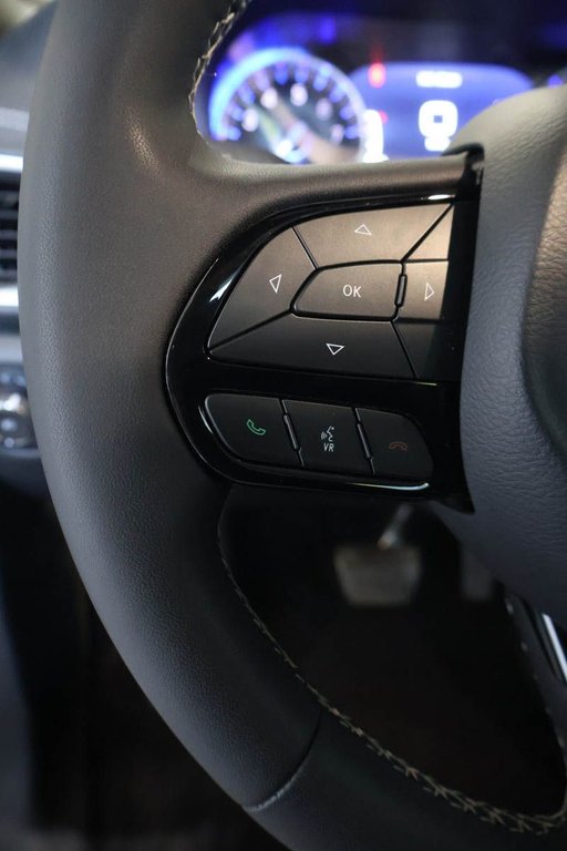 2025 Chrysler Pacifica LIMITED + APPARENCE S + TOIT OUVRANT PANO in Terrebonne, Quebec - 19 - w1024h768px