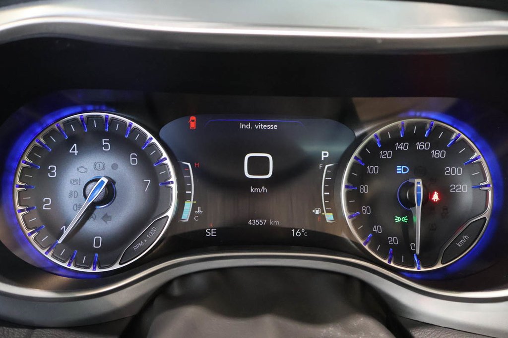 2025 Chrysler Pacifica LIMITED + APPARENCE S + TOIT OUVRANT PANO in Terrebonne, Quebec - 22 - w1024h768px