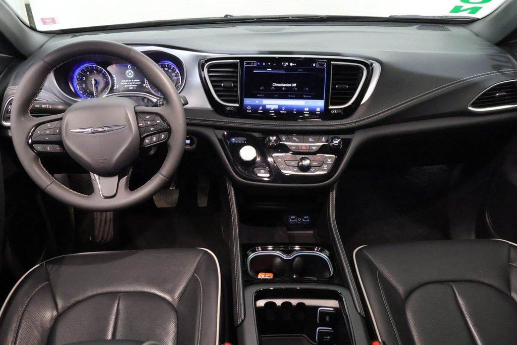 2025 Chrysler Pacifica LIMITED + APPARENCE S + TOIT OUVRANT PANO in Terrebonne, Quebec - 17 - w1024h768px