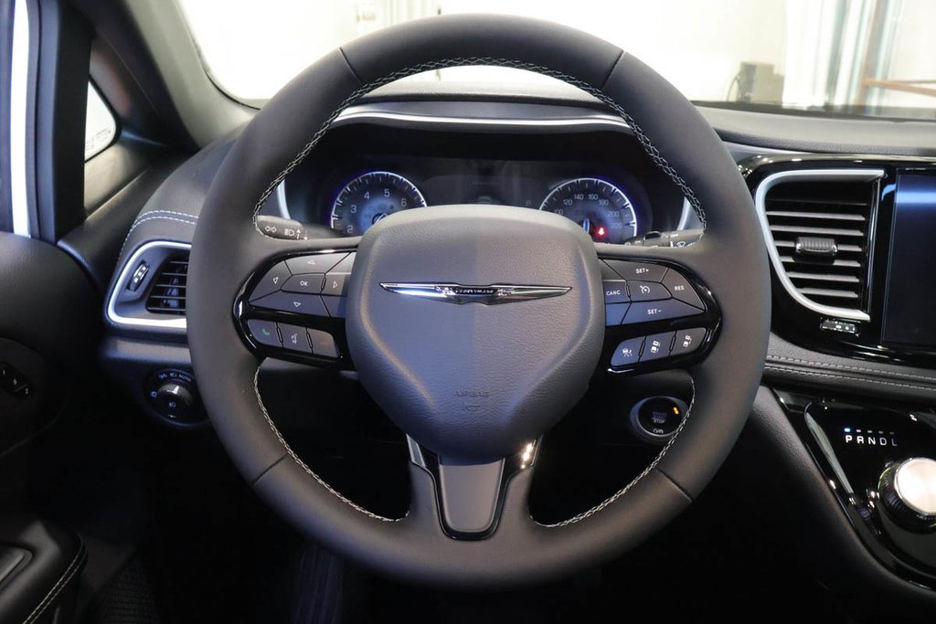 Chrysler Pacifica SELECT AWD 2026 à Terrebonne, Québec - 14 - w1024h768px