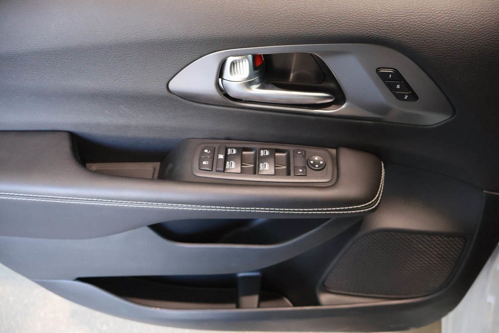 Chrysler Pacifica SELECT AWD 2026 à Terrebonne, Québec - 20 - w1024h768px