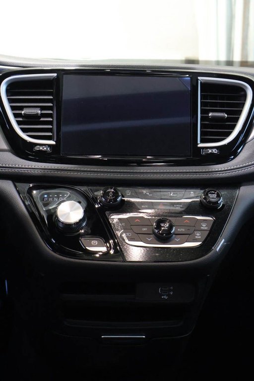 Chrysler Pacifica SELECT AWD 2026 à Terrebonne, Québec - 17 - w1024h768px