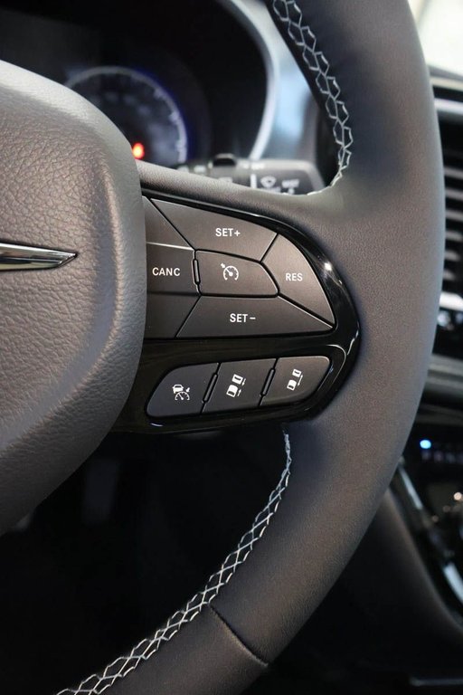 Chrysler Pacifica SELECT AWD 2026 à Terrebonne, Québec - 16 - w1024h768px