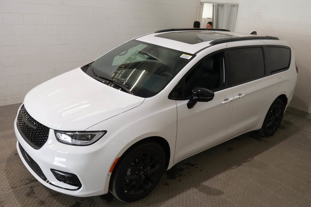 Chrysler Pacifica SELECT AWD 2026 à Terrebonne, Québec - 3 - w1024h768px