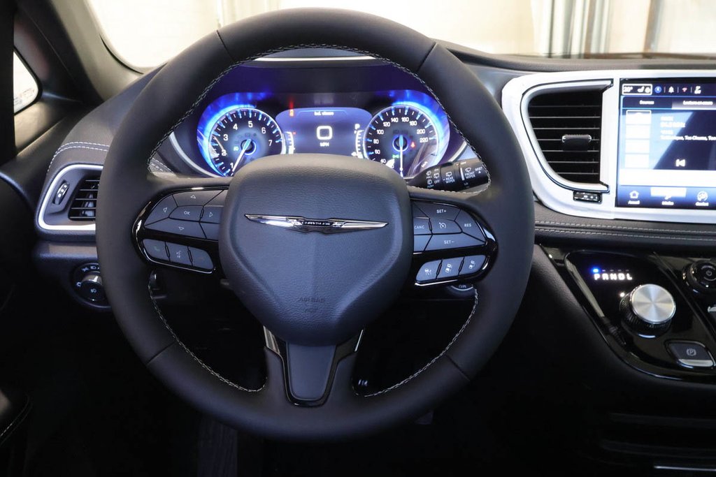 Chrysler Pacifica SELECT AWD 2026 à Terrebonne, Québec - 14 - w1024h768px