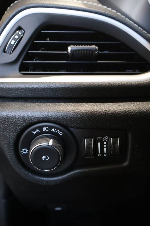 Chrysler Pacifica SELECT AWD 2026 à Terrebonne, Québec - 21 - w1024h768px