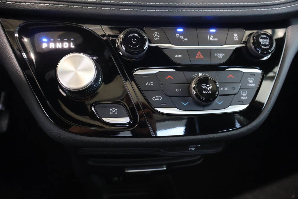 Chrysler Pacifica SELECT AWD 2026 à Terrebonne, Québec - 20 - w1024h768px