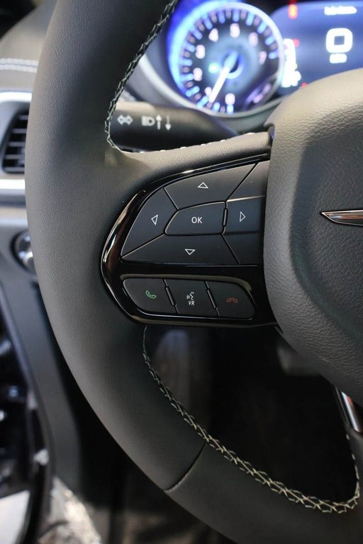 Chrysler Pacifica SELECT AWD 2026 à Terrebonne, Québec - 15 - w1024h768px
