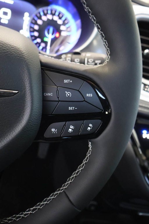 Chrysler Pacifica SELECT AWD 2026 à Terrebonne, Québec - 16 - w1024h768px