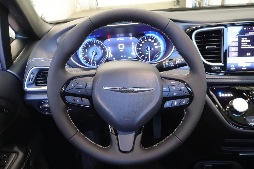 Chrysler Pacifica SELECT AWD 2026 à Terrebonne, Québec - 14 - w1024h768px