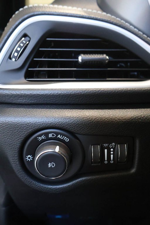 Chrysler Pacifica SELECT AWD 2026 à Terrebonne, Québec - 21 - w1024h768px