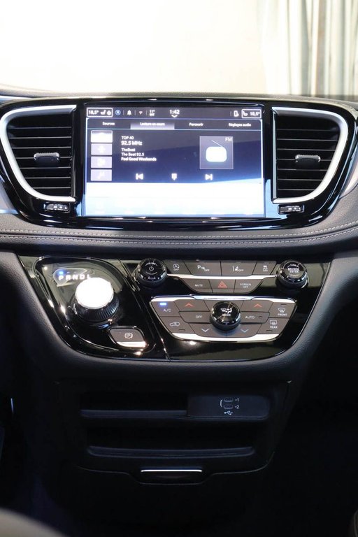 Chrysler Pacifica SELECT AWD 2026 à Terrebonne, Québec - 18 - w1024h768px