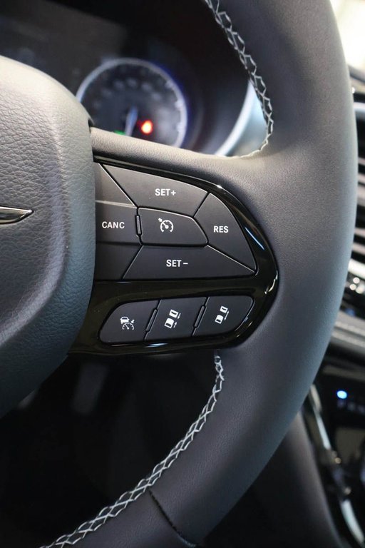 Chrysler Pacifica SELECT AWD 2026 à Terrebonne, Québec - 16 - w1024h768px