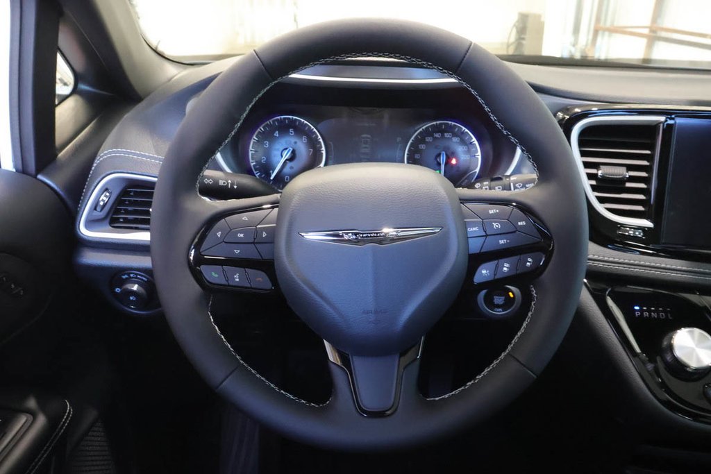 Chrysler Pacifica SELECT AWD 2026 à Terrebonne, Québec - 14 - w1024h768px