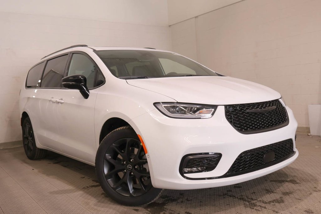 Chrysler Pacifica SELECT AWD 2026 à Terrebonne, Québec - 1 - w1024h768px