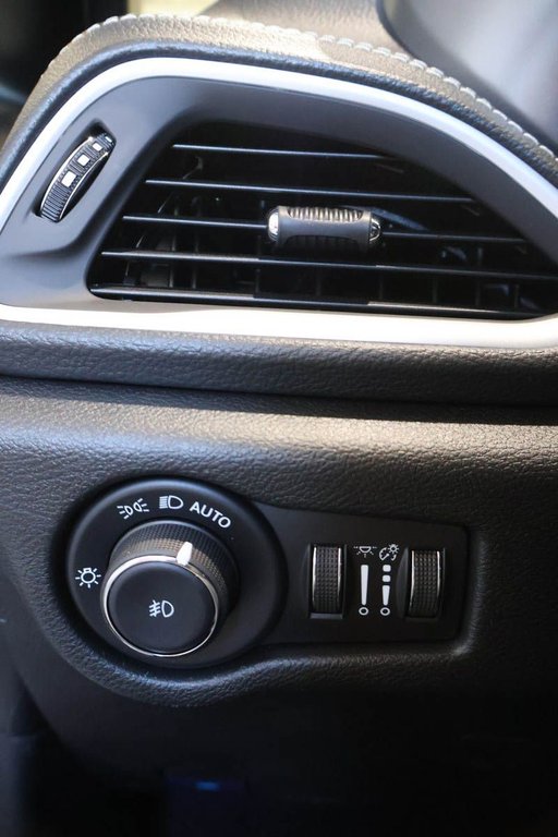 Chrysler Pacifica SELECT AWD 2026 à Terrebonne, Québec - 19 - w1024h768px