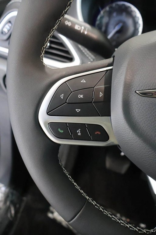 Chrysler Pacifica SELECT 2026 à Terrebonne, Québec - 13 - w1024h768px