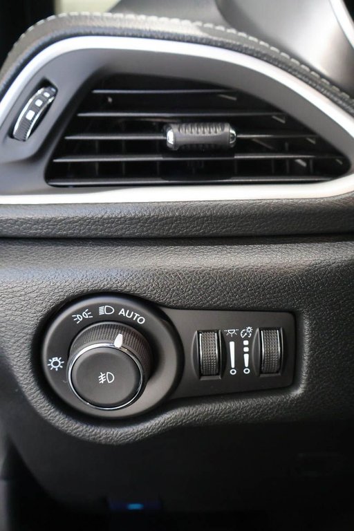 Chrysler Pacifica SELECT 2026 à Terrebonne, Québec - 16 - w1024h768px