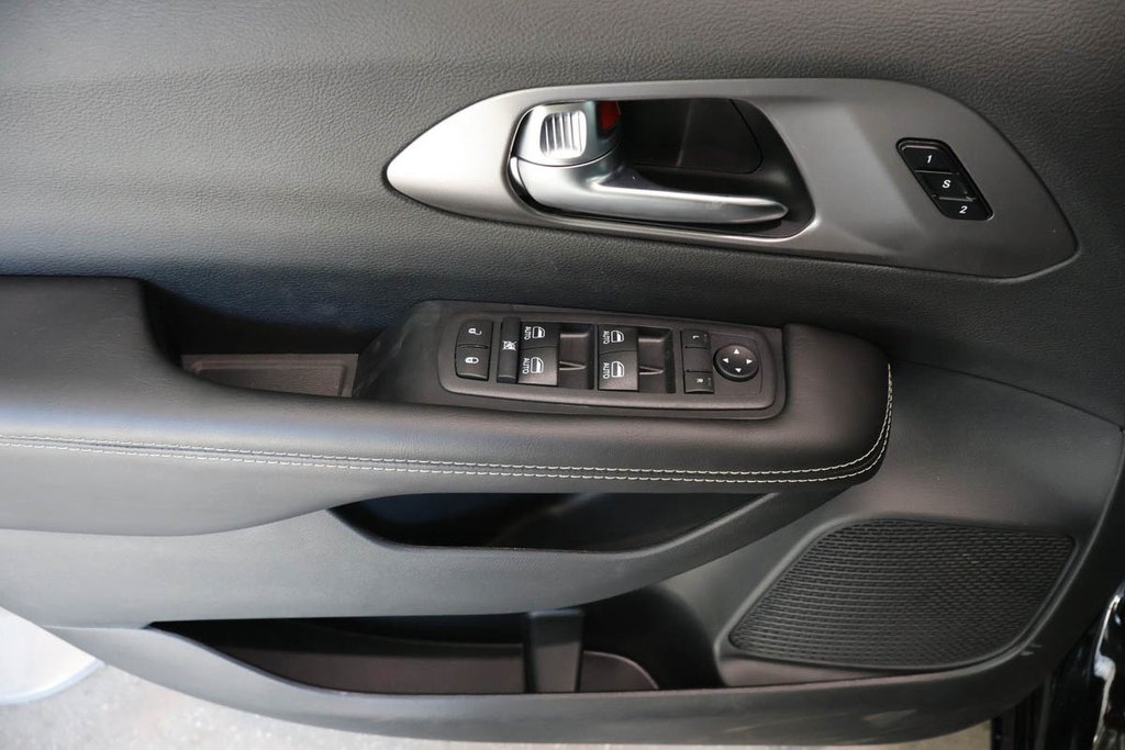 Chrysler Pacifica SELECT 2026 à Terrebonne, Québec - 17 - w1024h768px