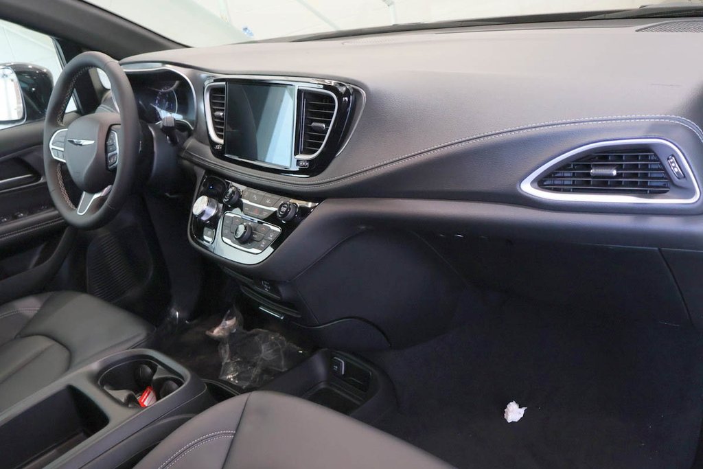 Chrysler Pacifica SELECT 2026 à Terrebonne, Québec - 11 - w1024h768px