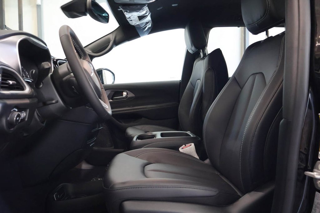 Chrysler Pacifica SELECT 2026 à Terrebonne, Québec - 8 - w1024h768px