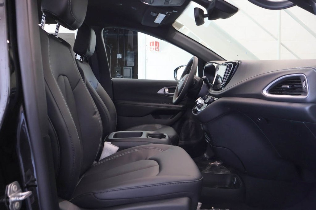 Chrysler Pacifica SELECT 2026 à Terrebonne, Québec - 10 - w1024h768px
