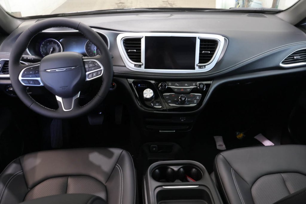 2027 Chrysler Pacifica SELECT in Terrebonne, Quebec - 10 - w1024h768px