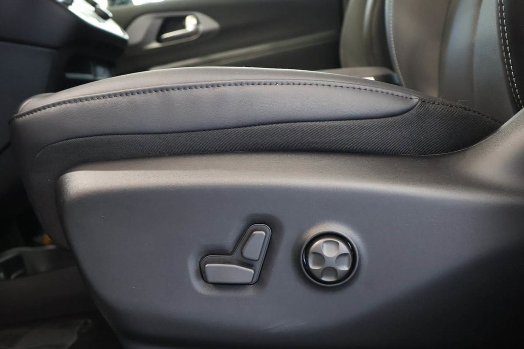 2027 Chrysler Pacifica SELECT in Terrebonne, Quebec - 9 - w1024h768px