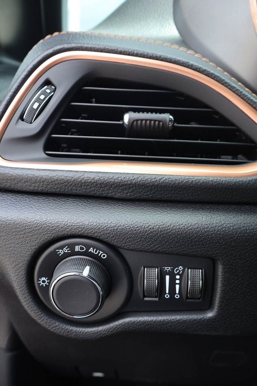 Chrysler Pacifica PINNACLE 2027 à Terrebonne, Québec - 22 - w1024h768px