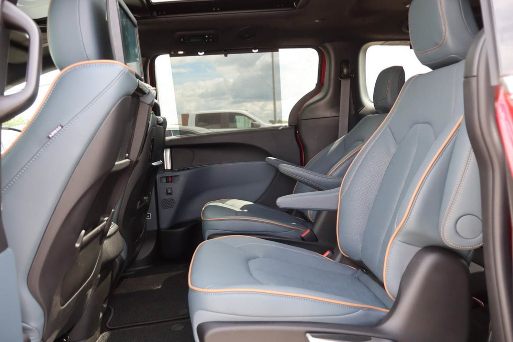 Chrysler Pacifica PINNACLE 2027 à Terrebonne, Québec - 24 - w1024h768px