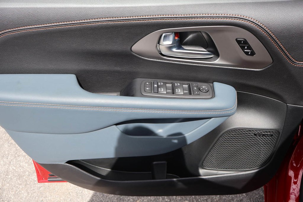 Chrysler Pacifica PINNACLE 2027 à Terrebonne, Québec - 23 - w1024h768px