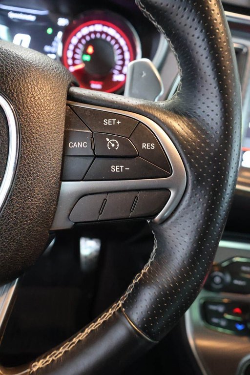 2017 Dodge Challenger SRT HELLCAT + RWD + V8 6.2L + RWD in Terrebonne, Quebec - 19 - w1024h768px
