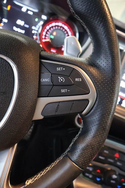 2017 Dodge Challenger SRT HELLCAT + RWD + V8 HEMI 6.2L in Terrebonne, Quebec - 18 - w1024h768px